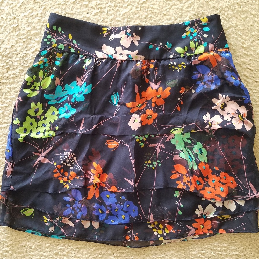 Zara Basic Printed Floral ruffled skirt sz M